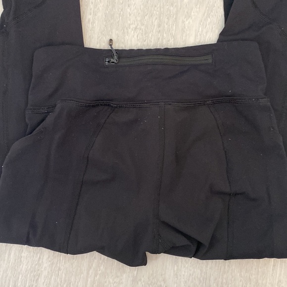 Lululemon mesh cropped legging with pockets - Picture 2 of 3